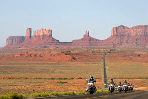 monument valley<br>NIKON D200, 100 mm, 100 ISO,  1/500 sec,  f : 8 , Distance :  m